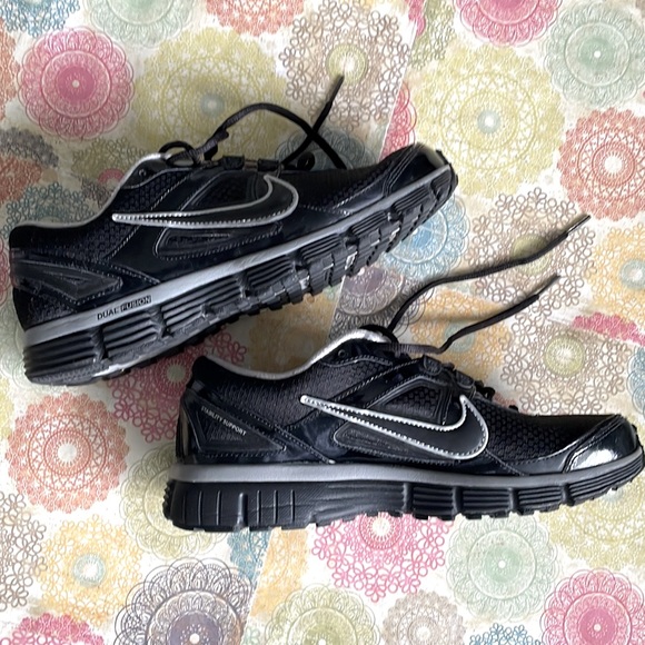 Nike Shoes - Dope Nike Woman’s Dual Fusion ST Running Shoes